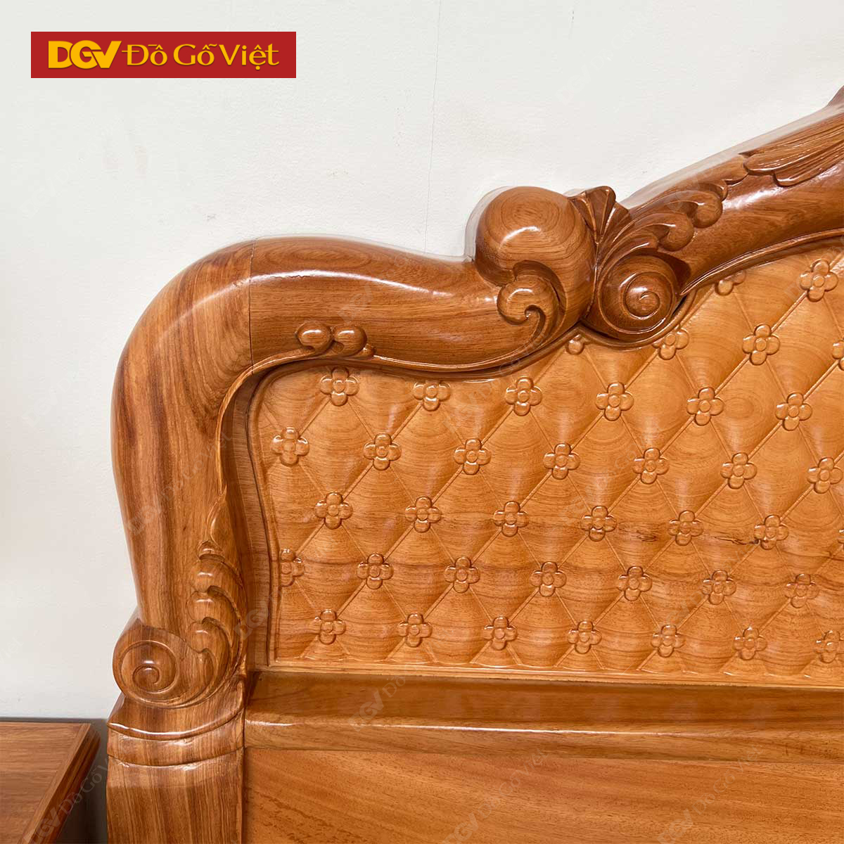Giường Đẹp Gỗ Tự Nhiên Chạm Hoa Hồng Sang Trọng Đẳng Cấp