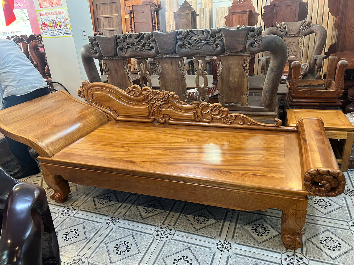 Mẫu Ghế Phương Lười Gỗ Gõ Đỏ Phối Hoa Văn Chạm Khắc Uốn Lượn