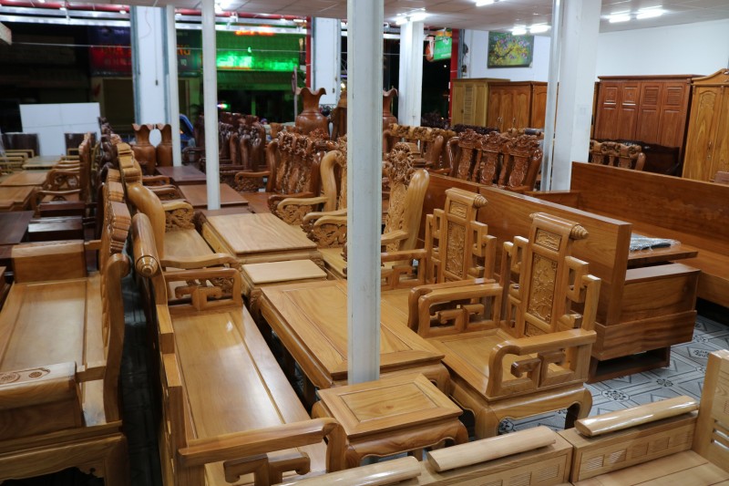 mua bàn ghế ở đâu.jpg